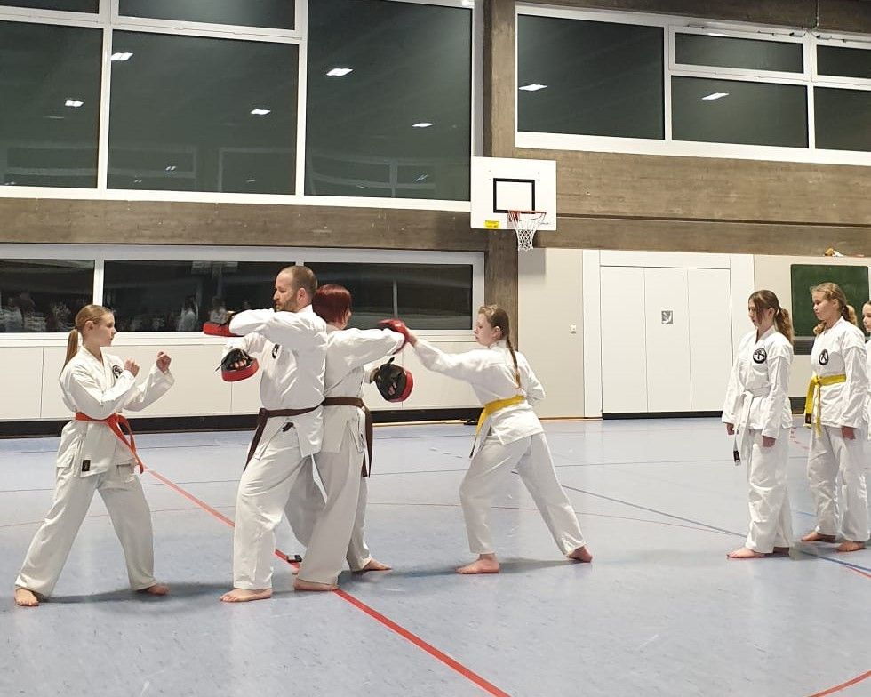 Kempo Karate Sigmaringen ein Verein für Kinder, Jugendliche, Erwachsene. Kampfsportverein mit der Stilrichtung Shaolin Kempo. Karateverein mit Vereinsleben.