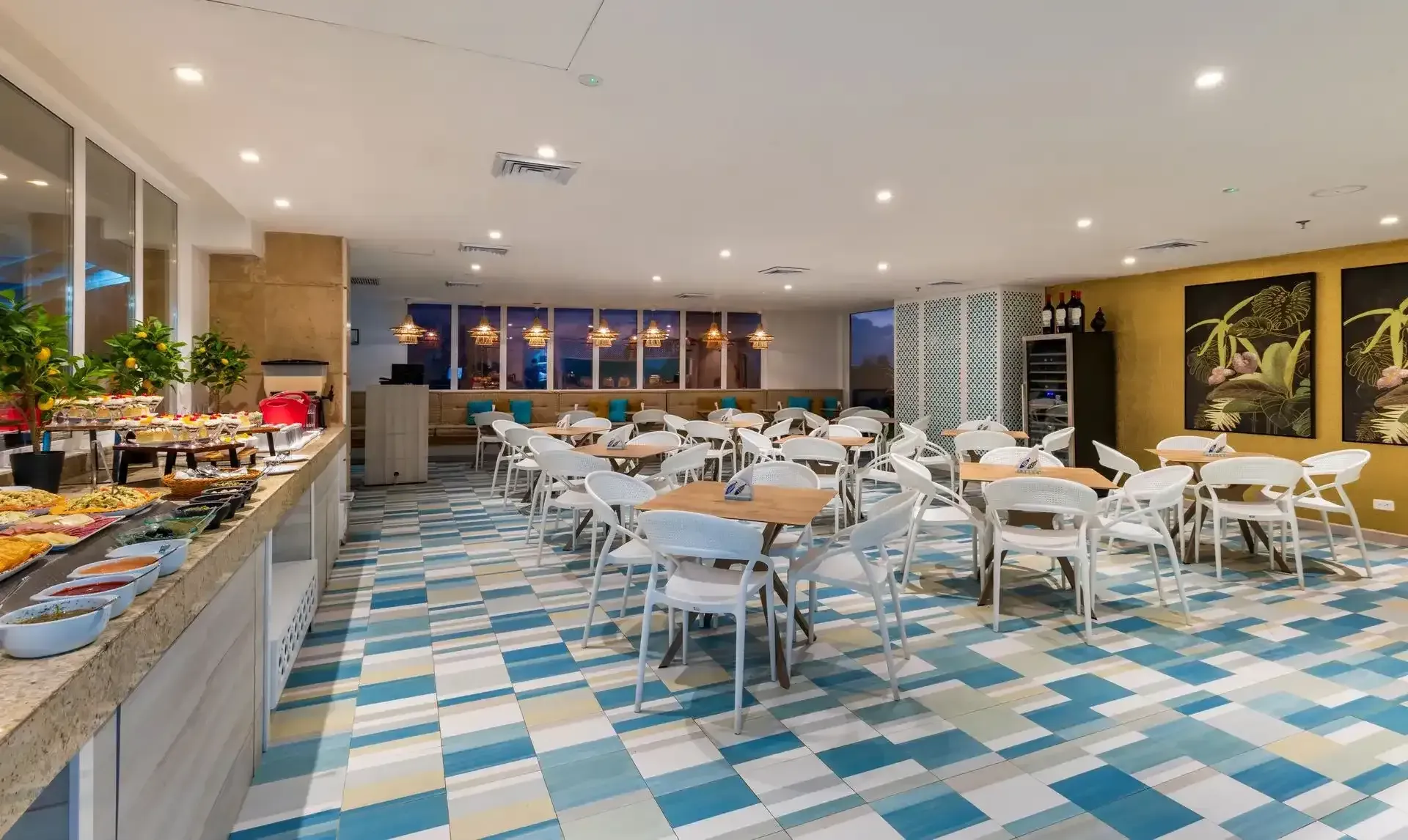 Desayuno tipo buffet en Samawi Hotel, hotel en San Andrés con restaurante para empezar el día sin estrés.