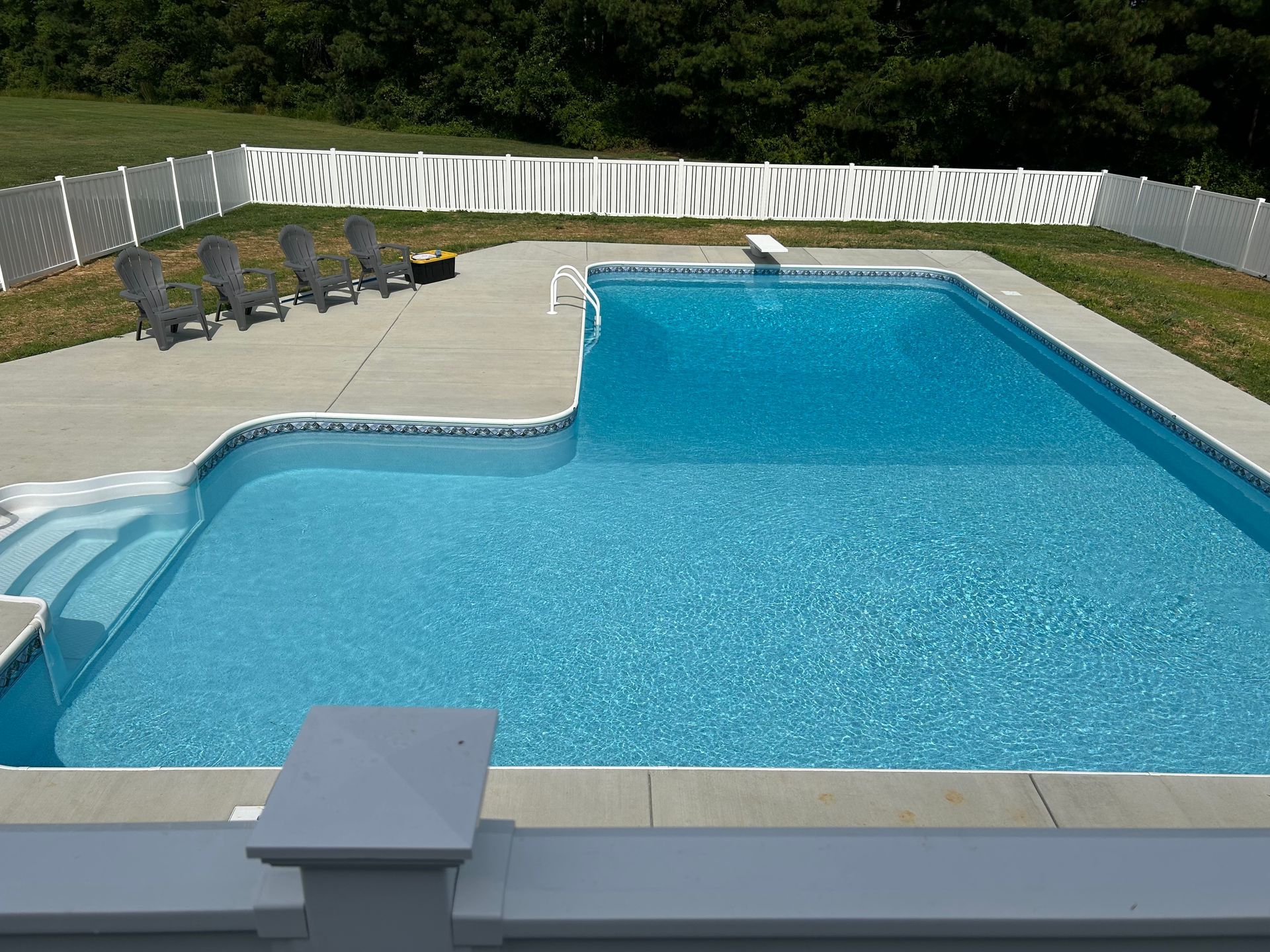 vinyl fence surrounds a pool