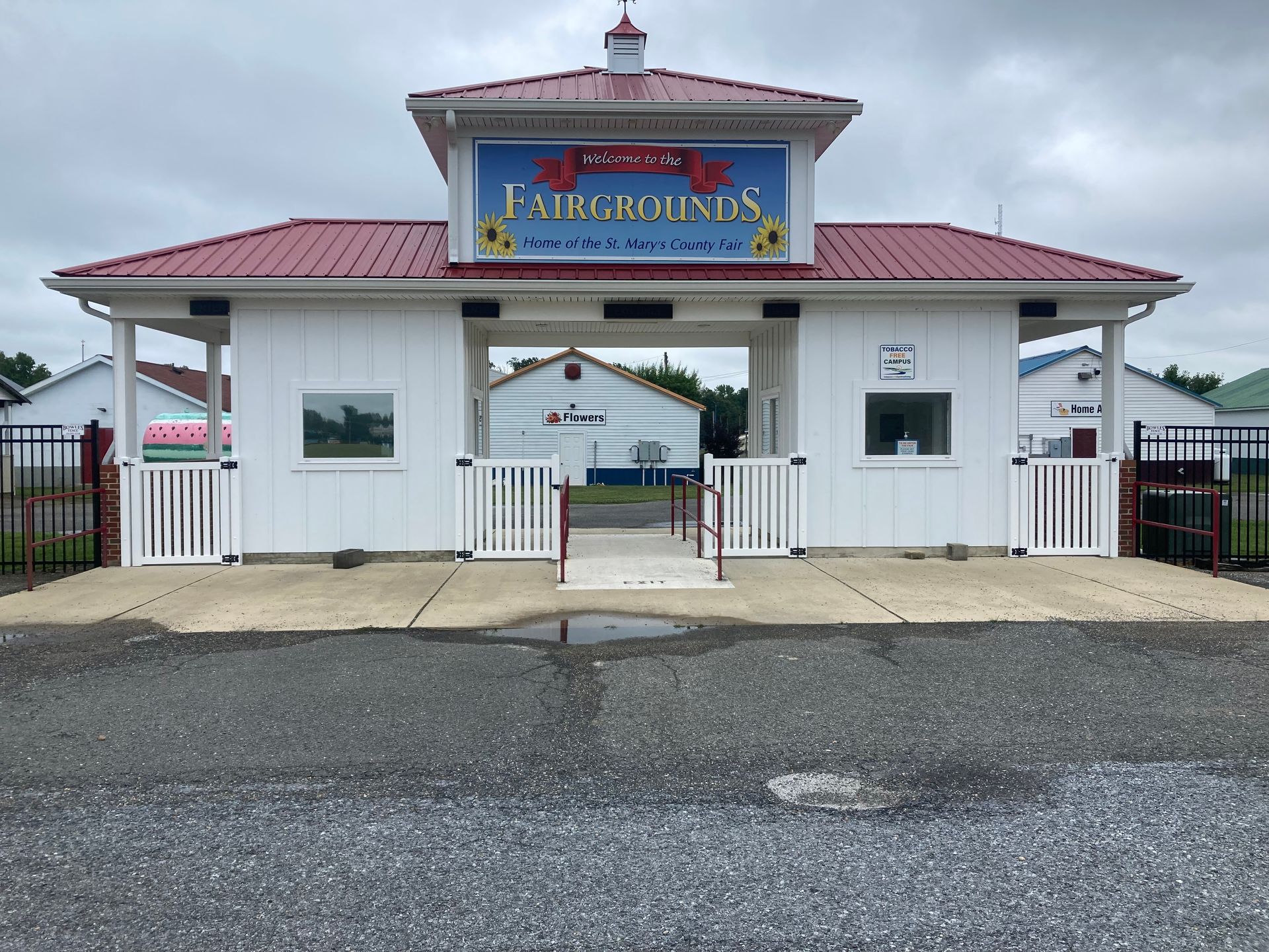 vinyl gate commercial installation