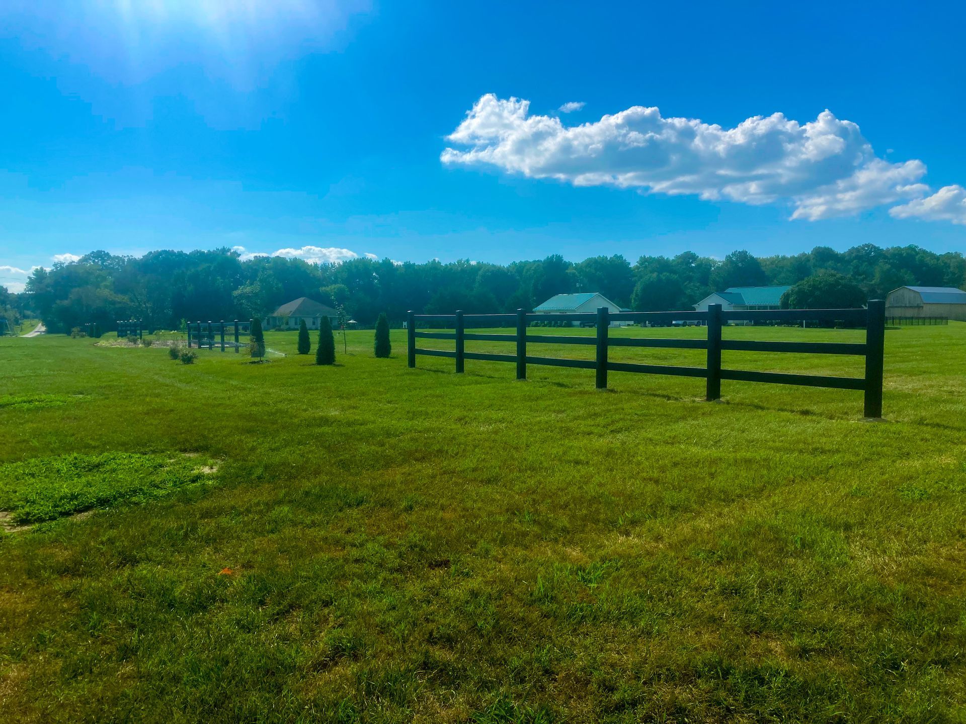 vinyl fence that looks like wood post fencing