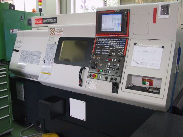 tornio a controllo numerico