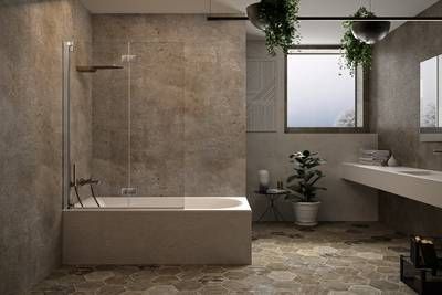 Ein Badezimmer mit Badewanne, Waschbecken und Fenster.