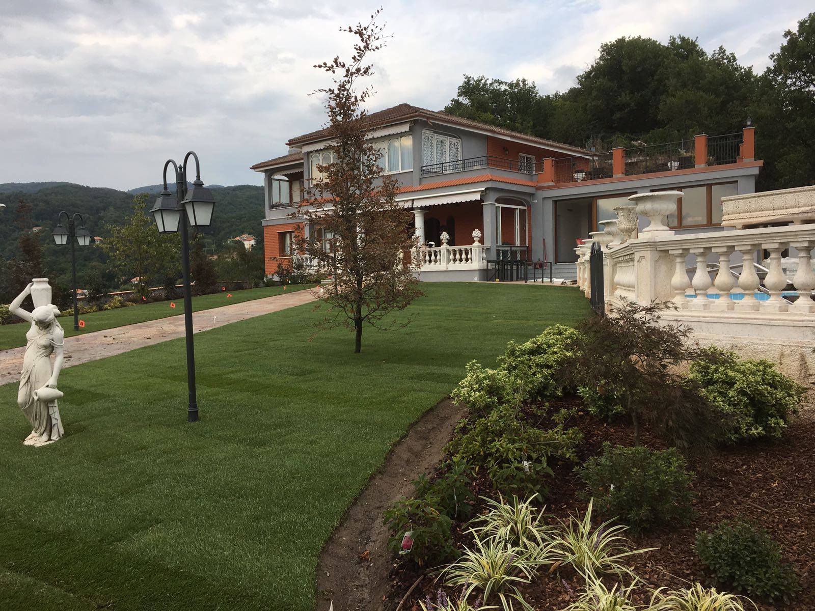 giardino abitazione curato