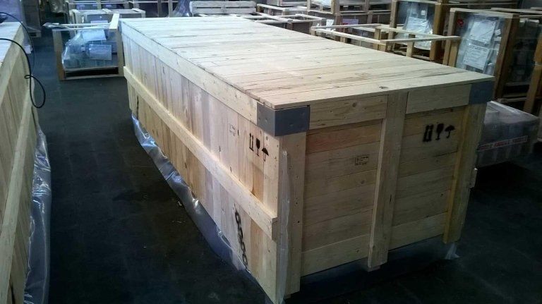 enorme cassa di legno