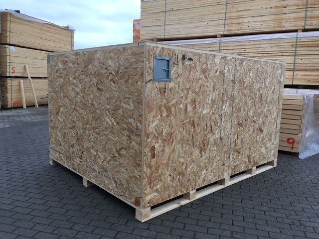 Magazzino di bancali in legno