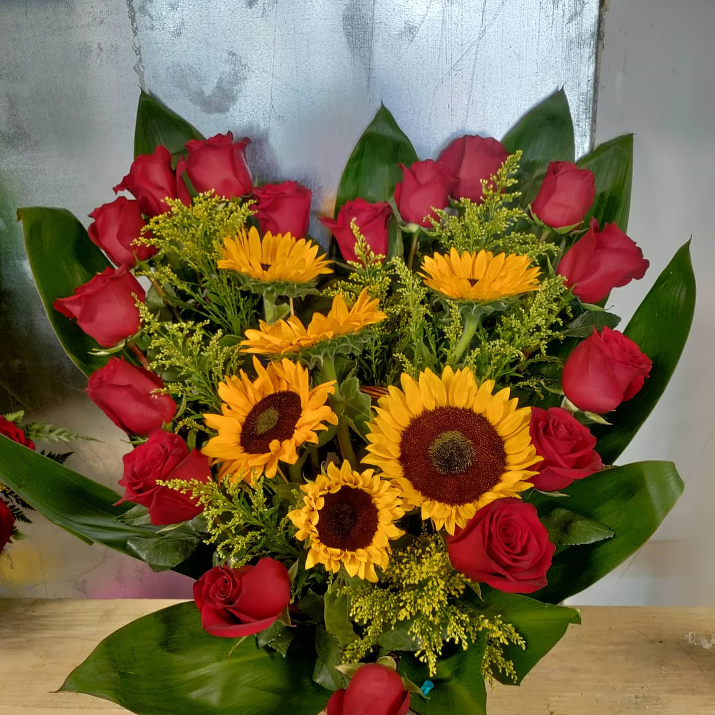 Sunflower With Roses — Orange, CA — Sunflower Florist Florists Flowers Local Flower Delivery (714) 244-9764