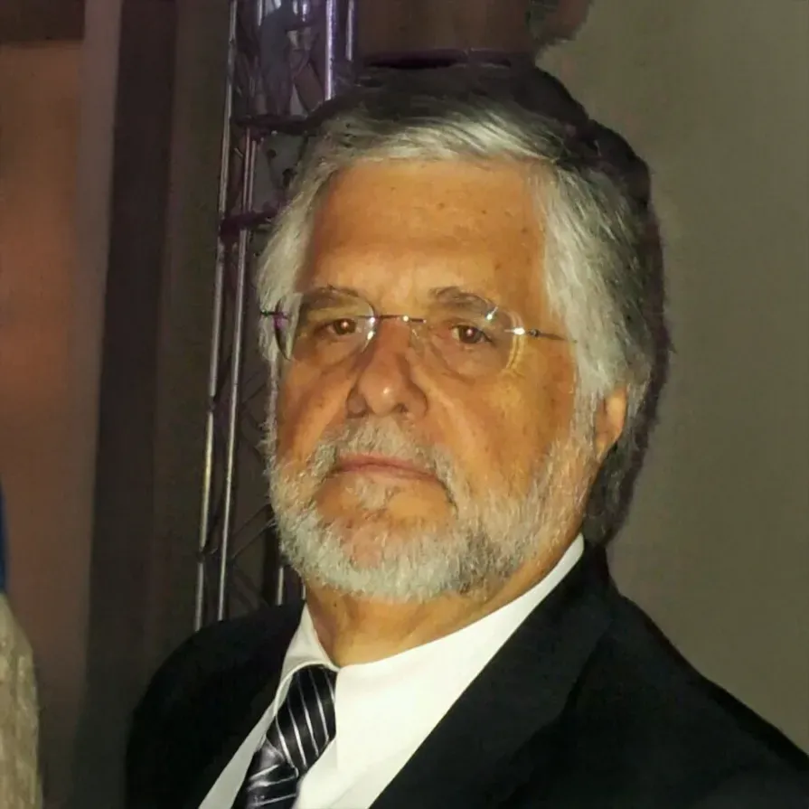 Uma imagem de uma pessoa sem rosto em um fundo branco.