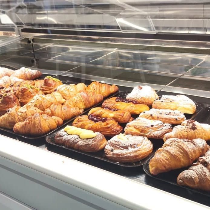 Pasticcini in vetrina: croissant