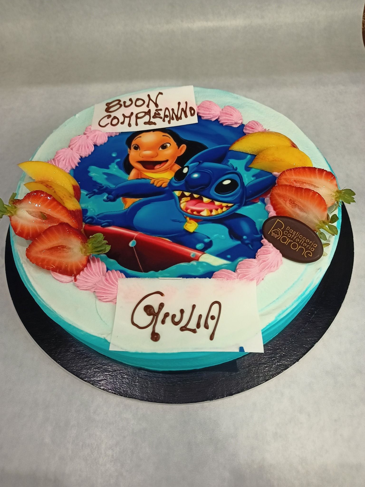 Torta decorata con Lilo e Stitch