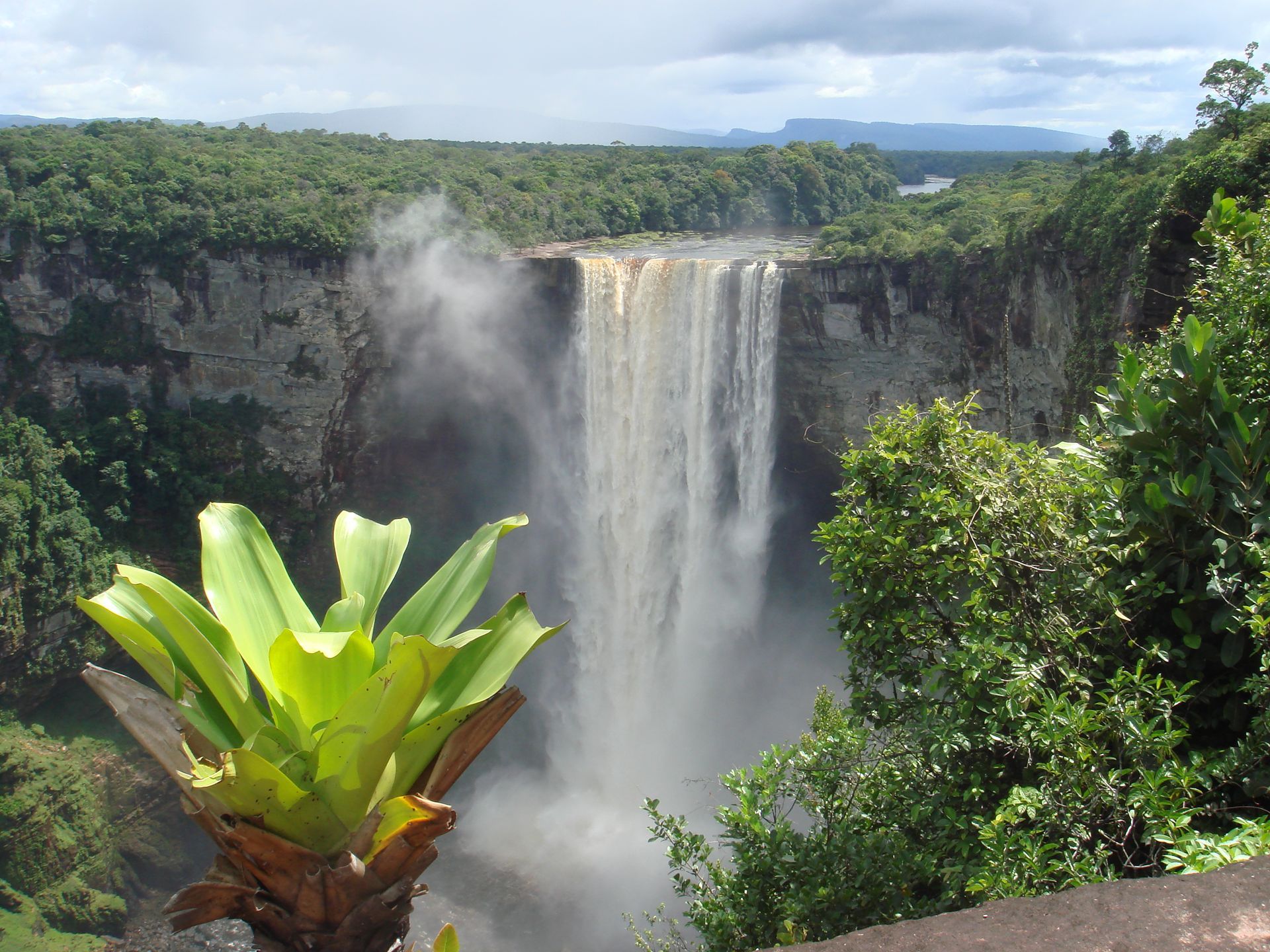 Georgetown, Kaieteur Falls