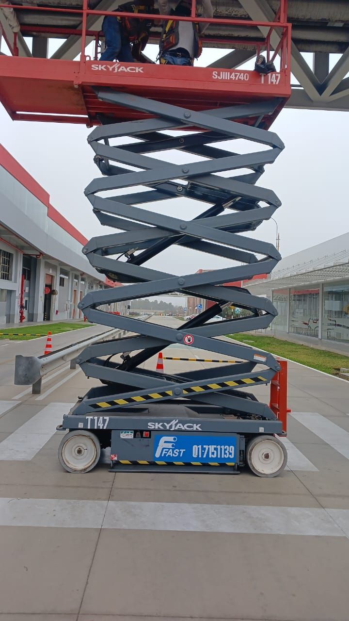 Alquiler de manlift para mantenimiento industrial en Lima