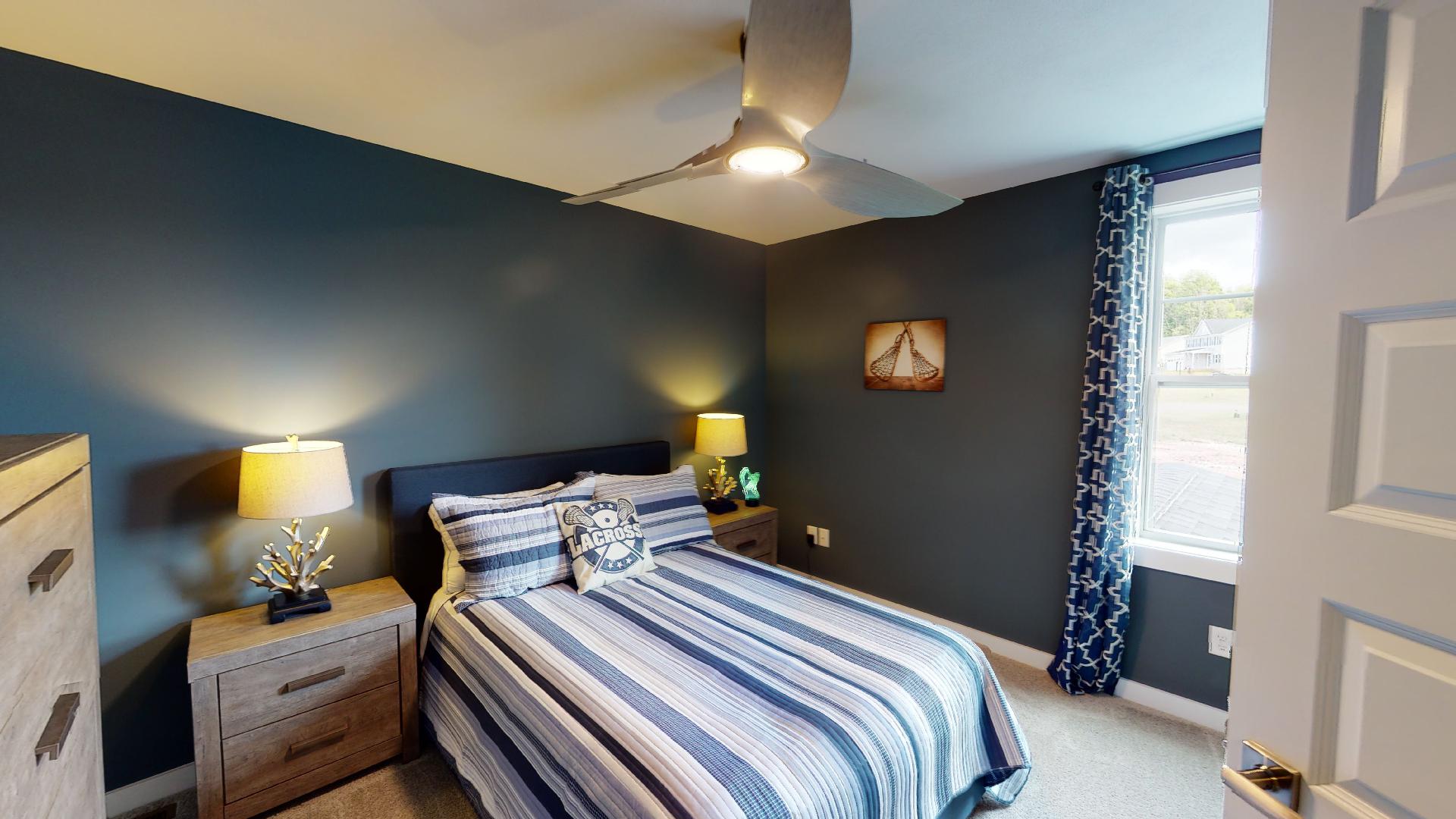 bedroom with ceiling fan