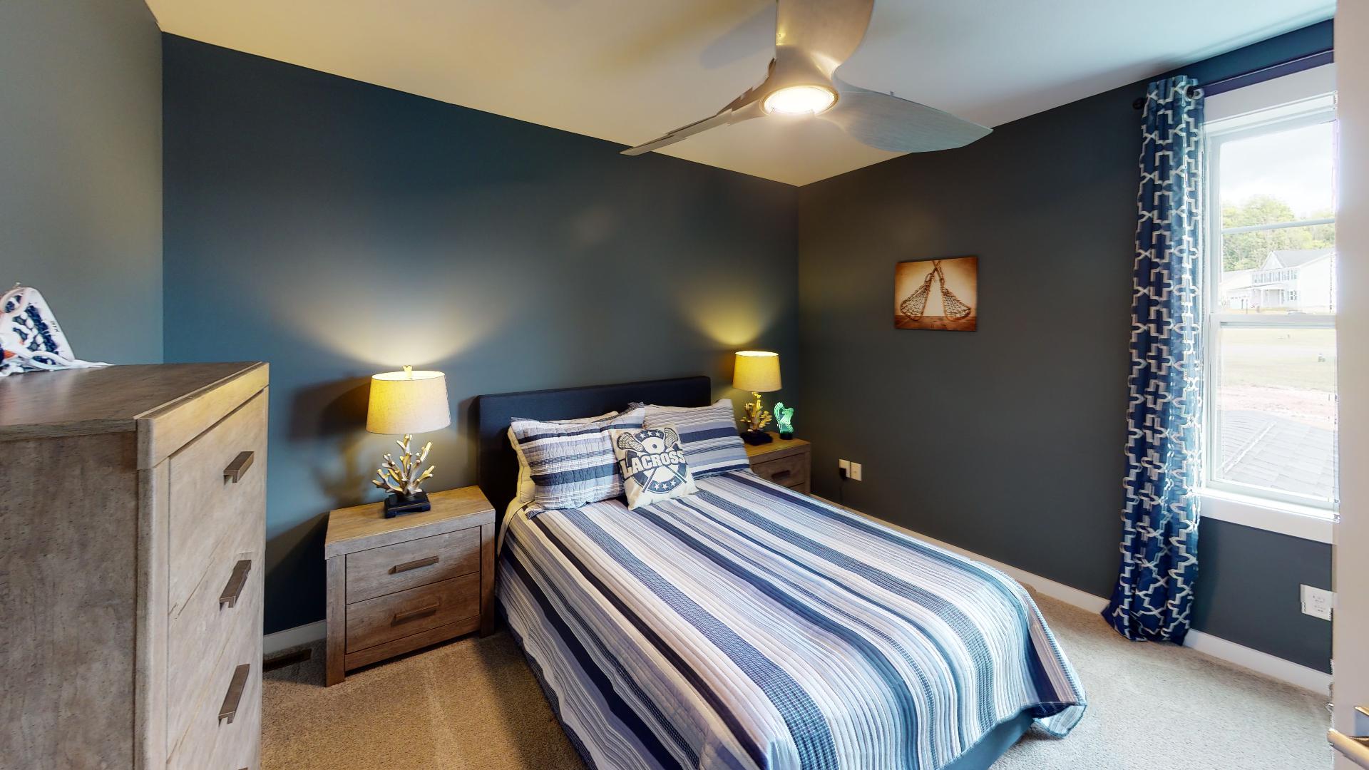 bedroom with ceiling fan