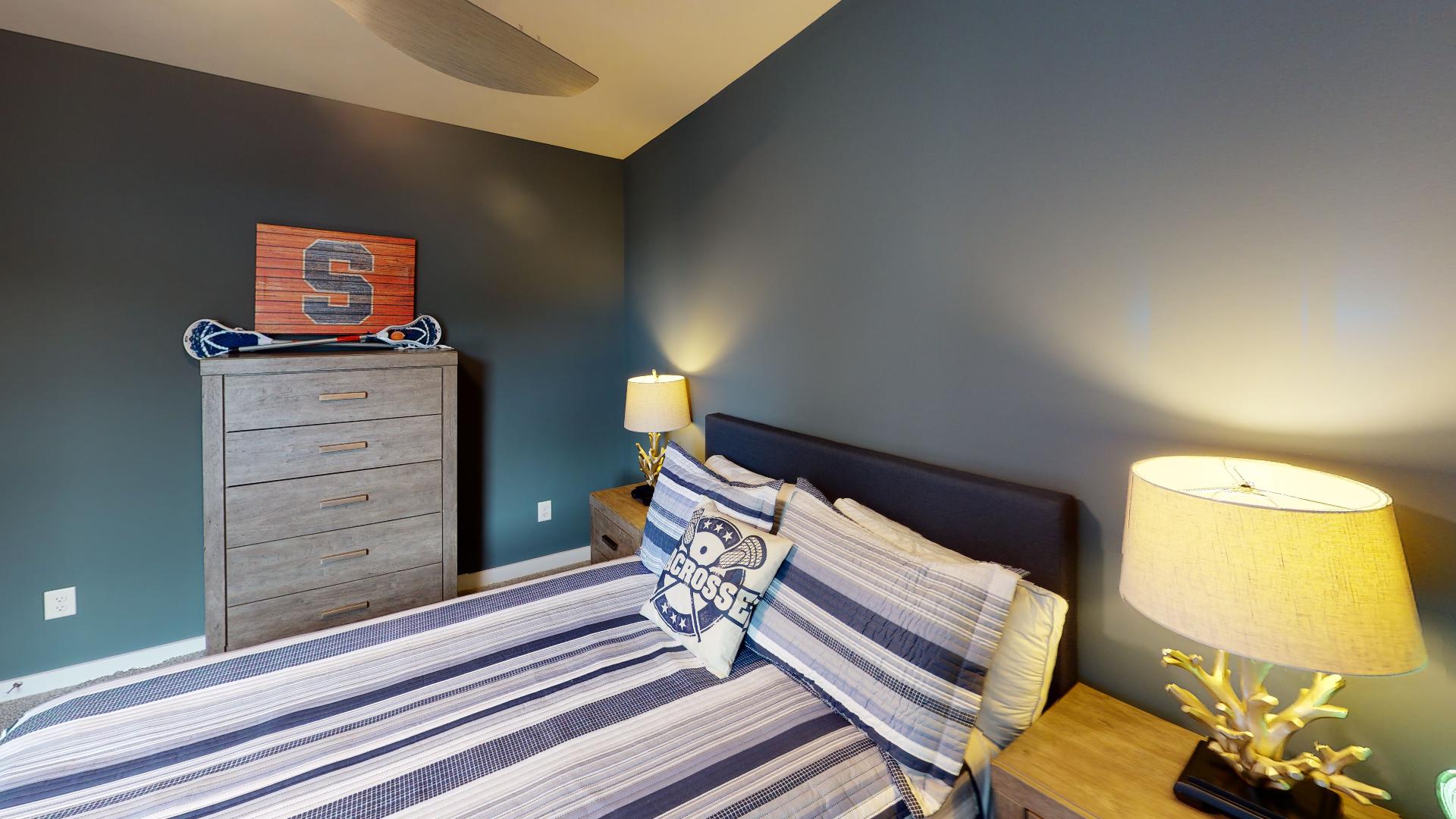 bedroom with ceiling fan