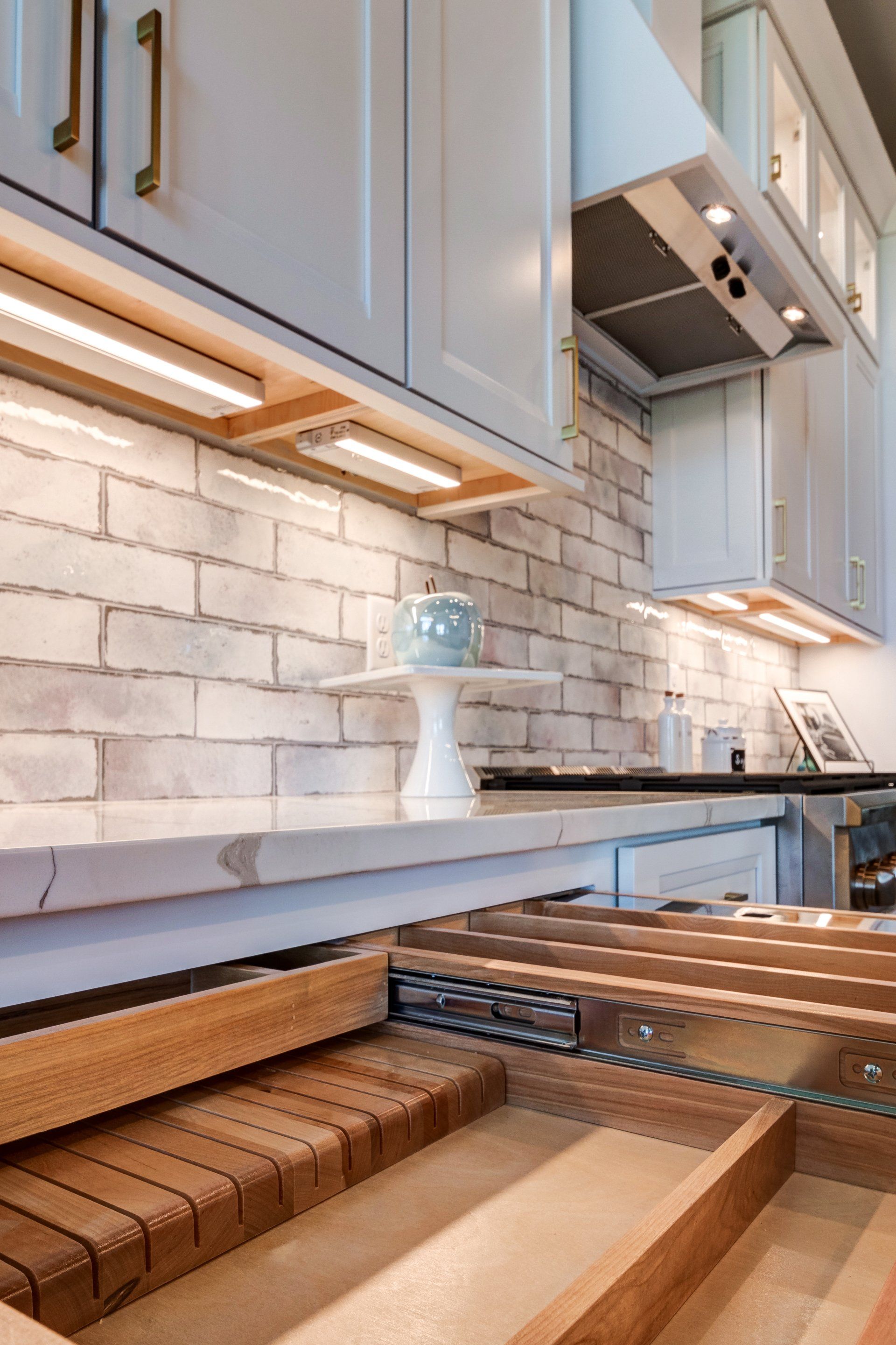 kitchen drawers with knife block
