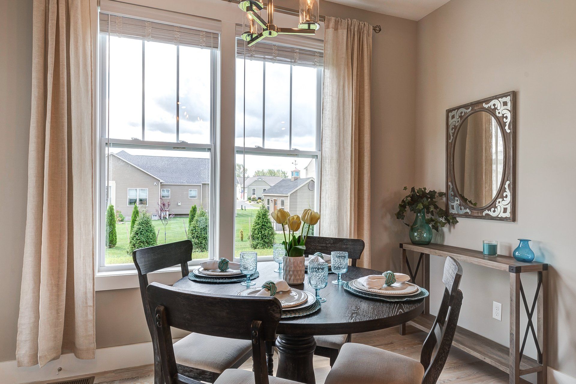 dinette with 4 person table