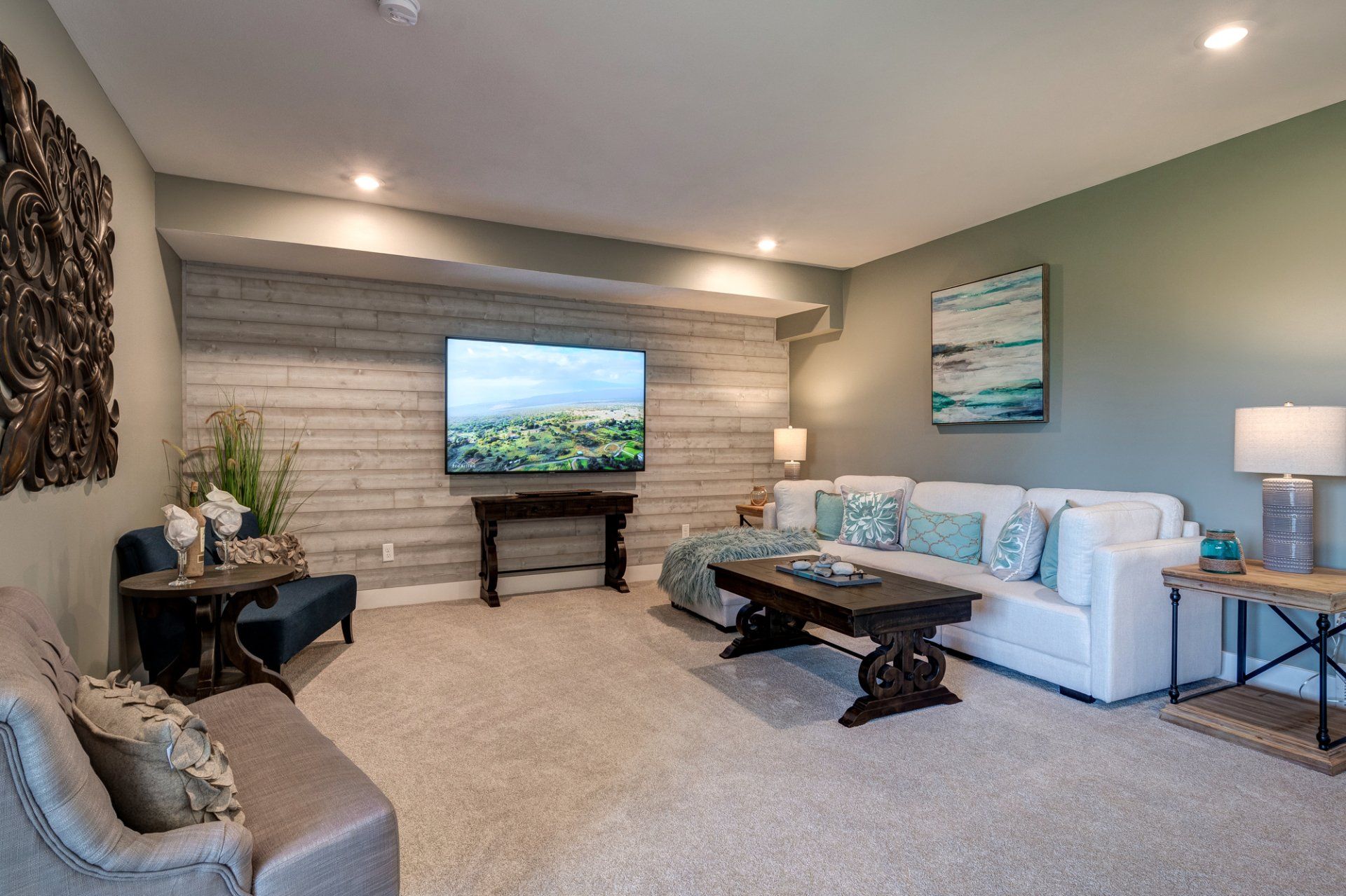 flex room with living area