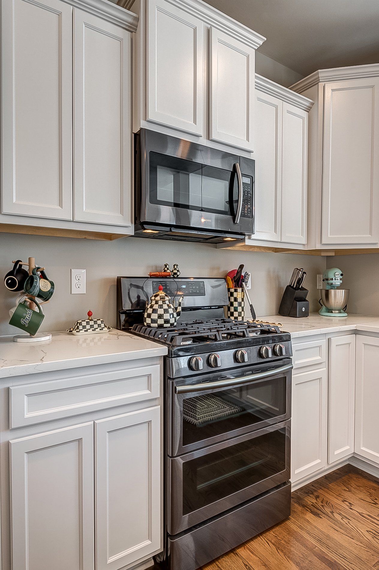 cabinets and microwave above range