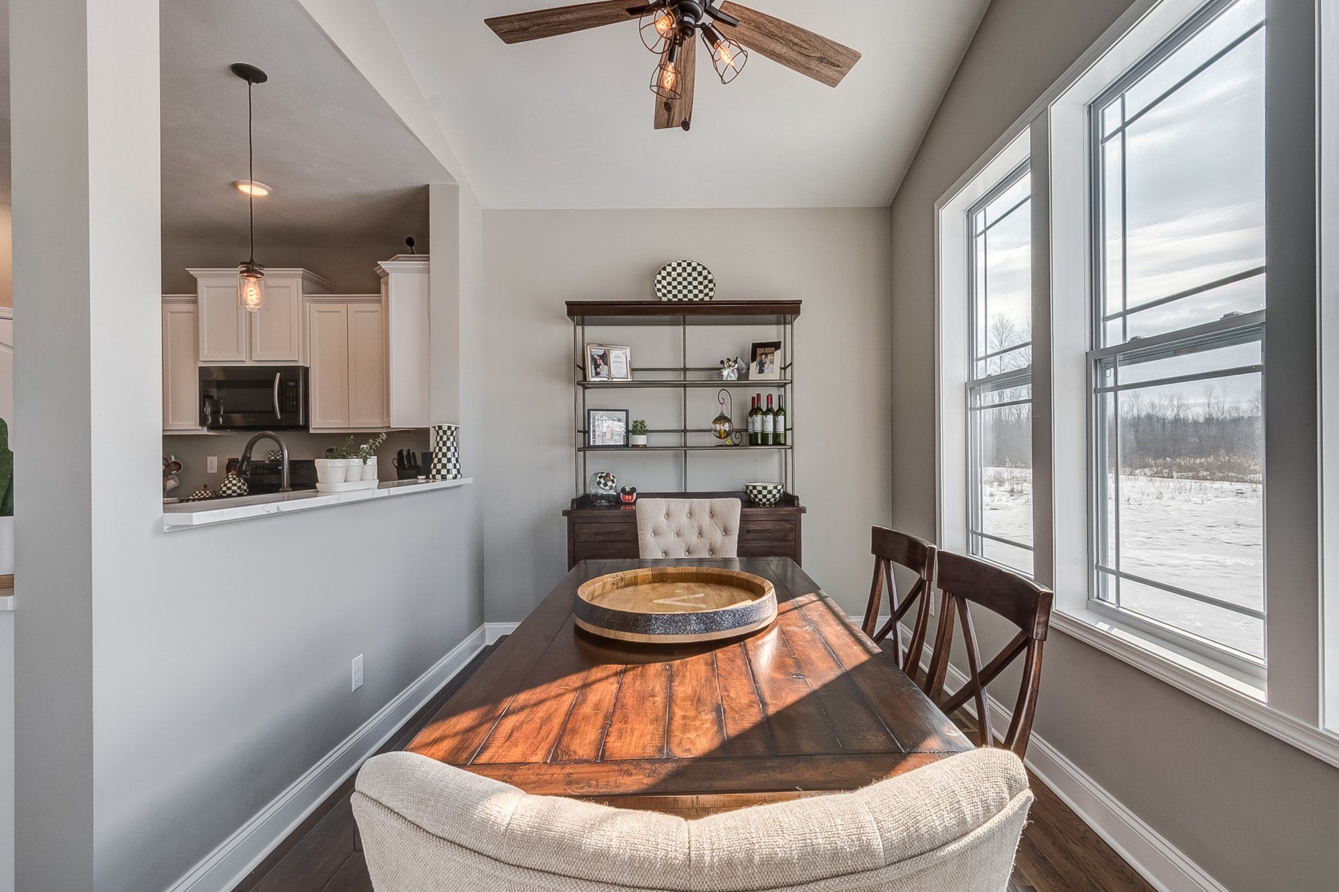 Dining rom with pony wall