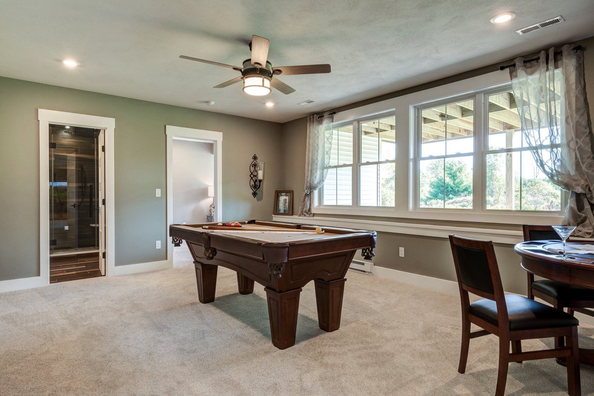 flex room with ceiling fan and pool table