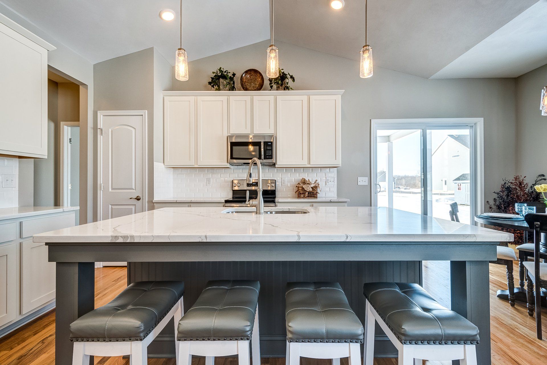 kitchen with island and vaulted ceiling