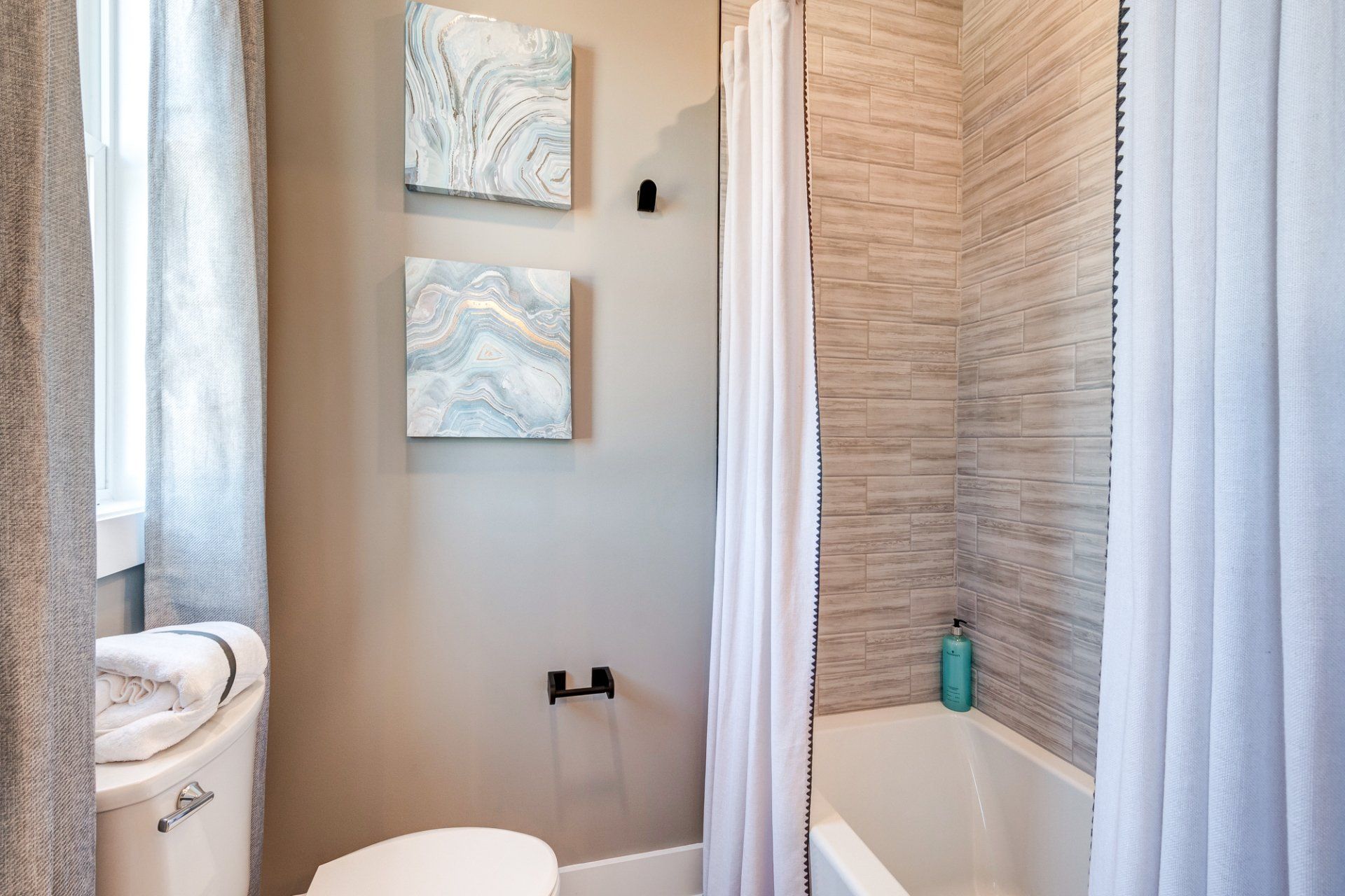 toilet across from tub and shower combo