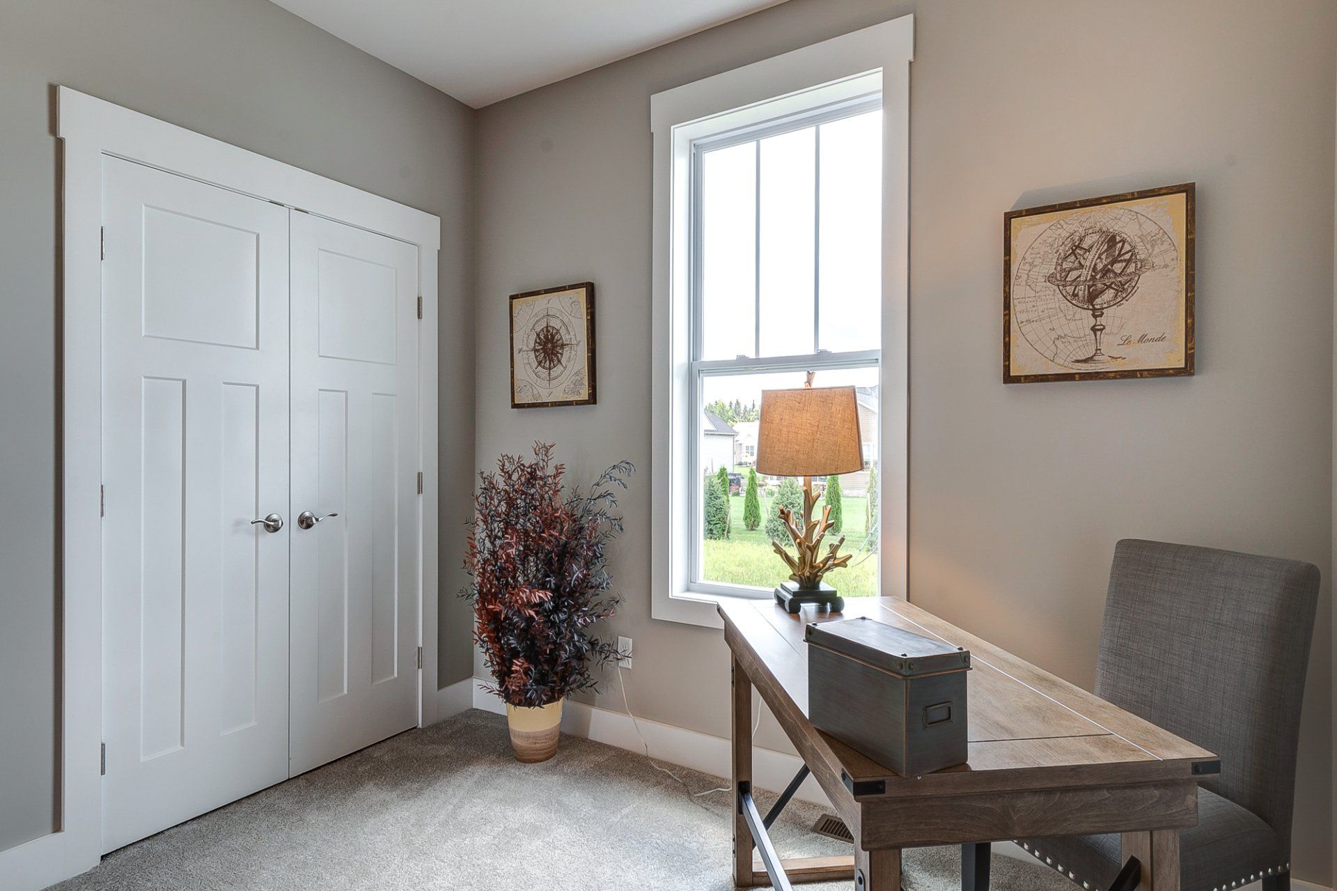 flex space with double door closet