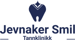 En logo for en tannklinikk med en tann i form av et hjerte.