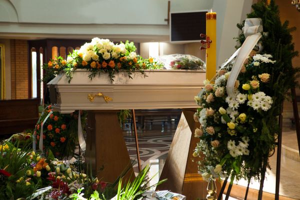 fiori per allestimenti funebri