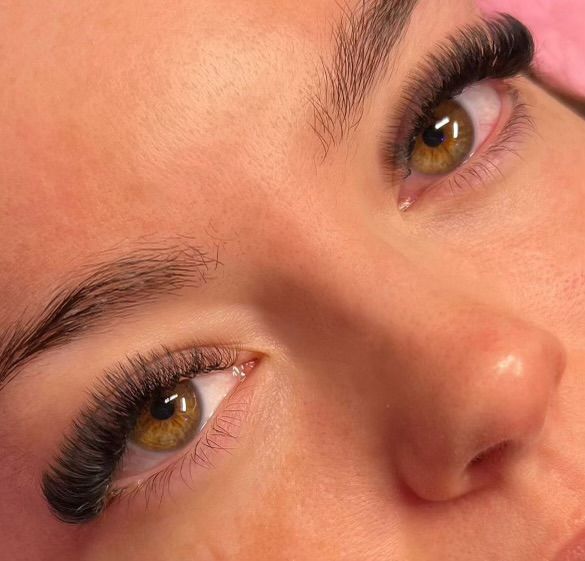 Volume eyelash extensions 