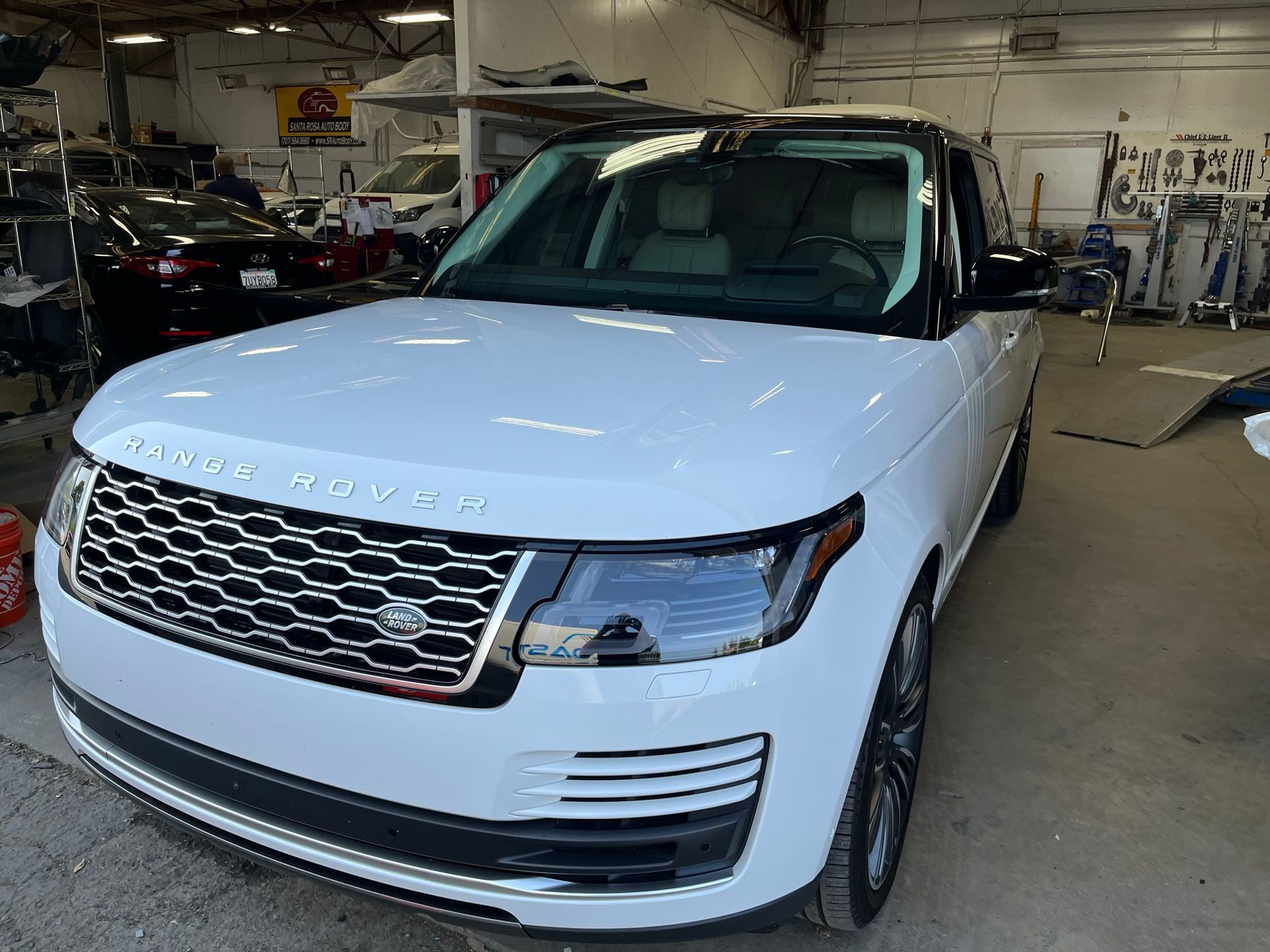 Windshield Replacement on a Range Rover Near Rohnert Park, CA