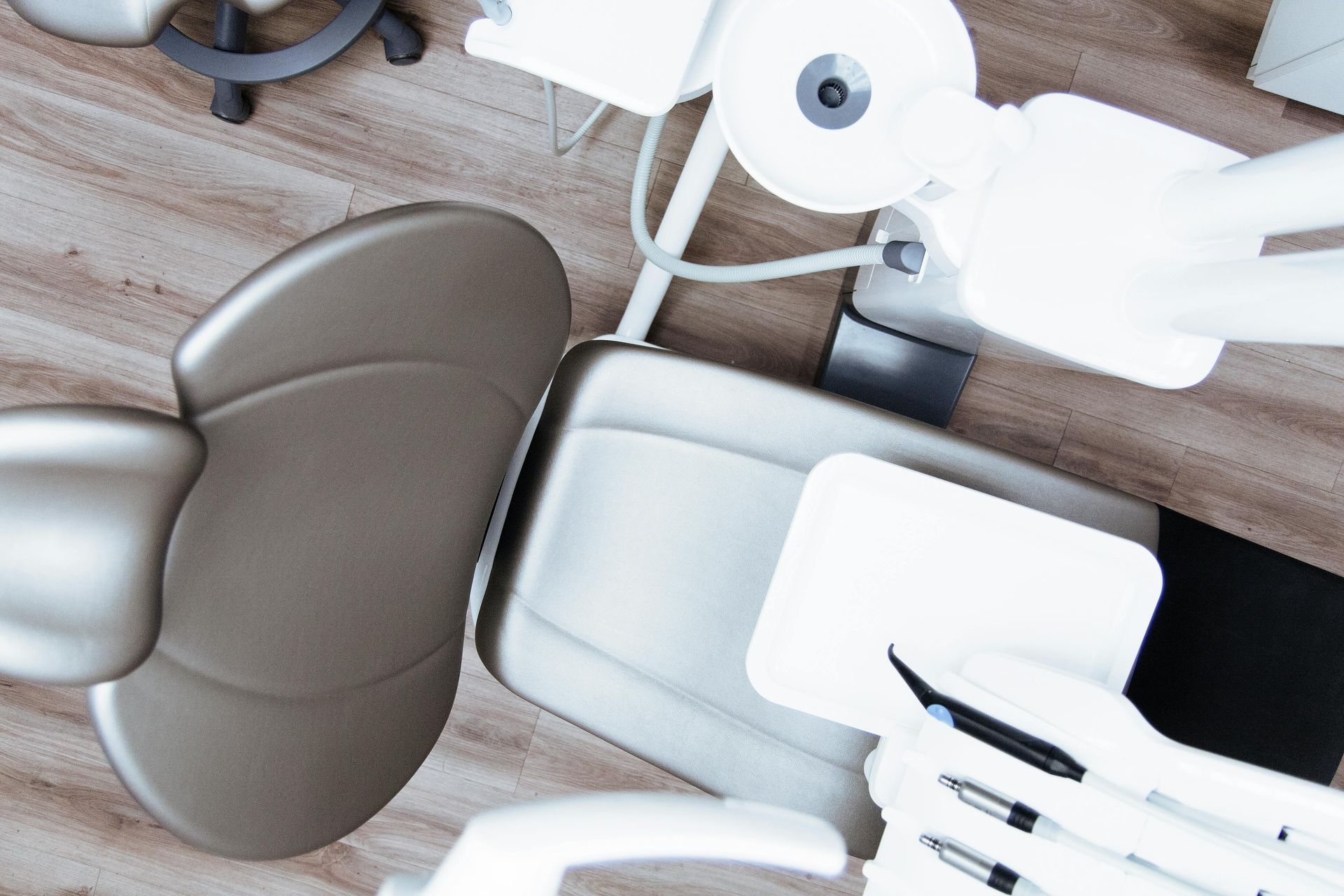 An aerial view of a dental chair in a dental office.