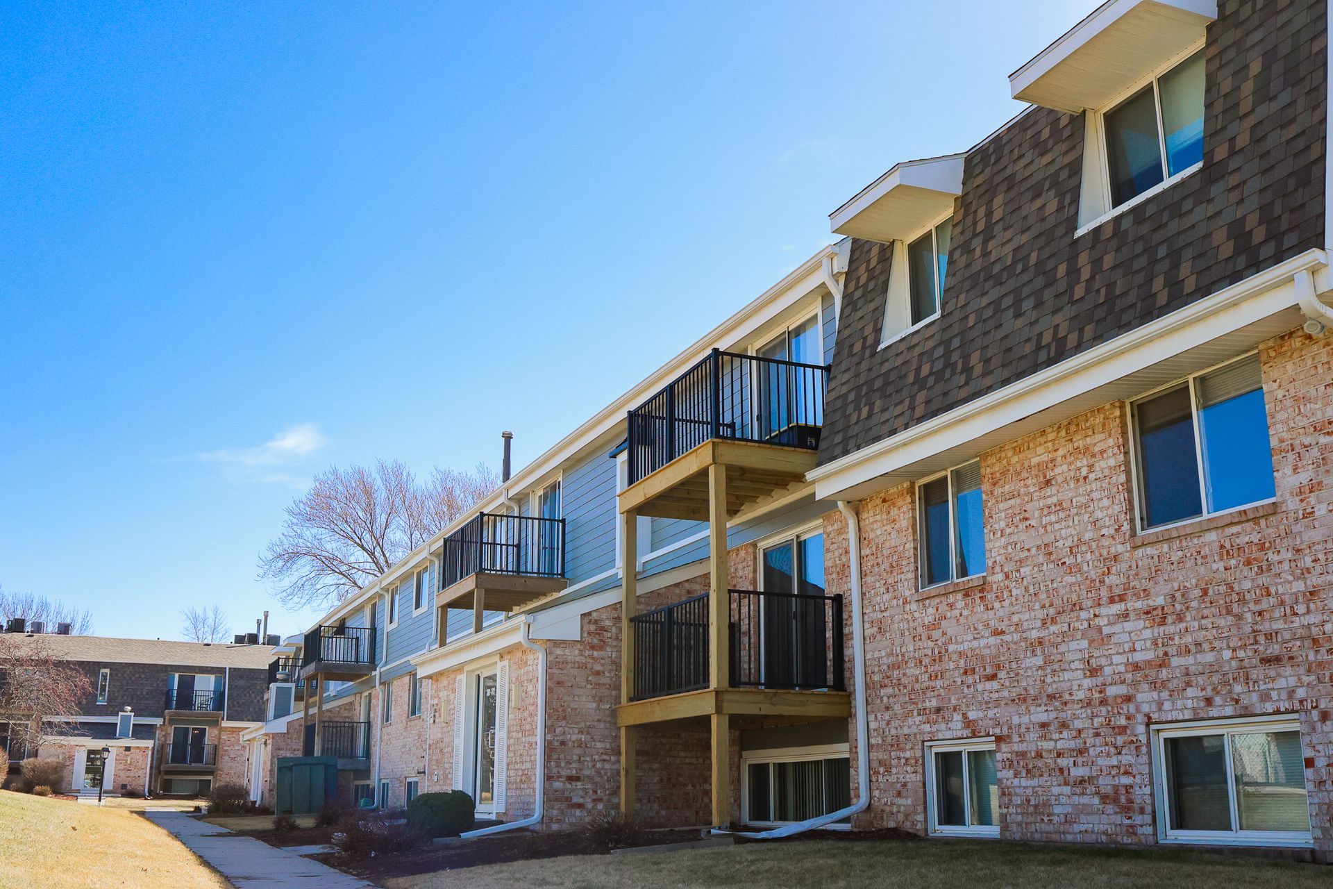 Country Club Apartments