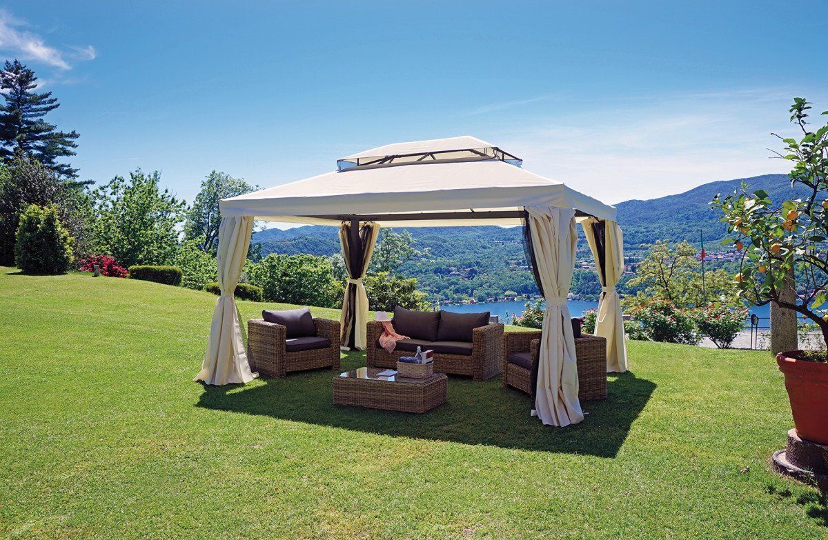 Gazebo con arredamento da esterni