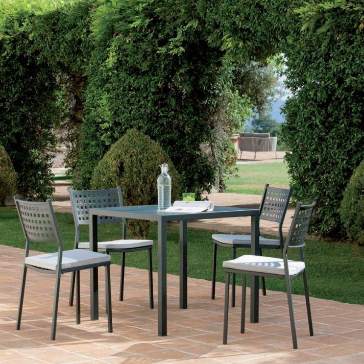 Tavolo quadrato per esterni