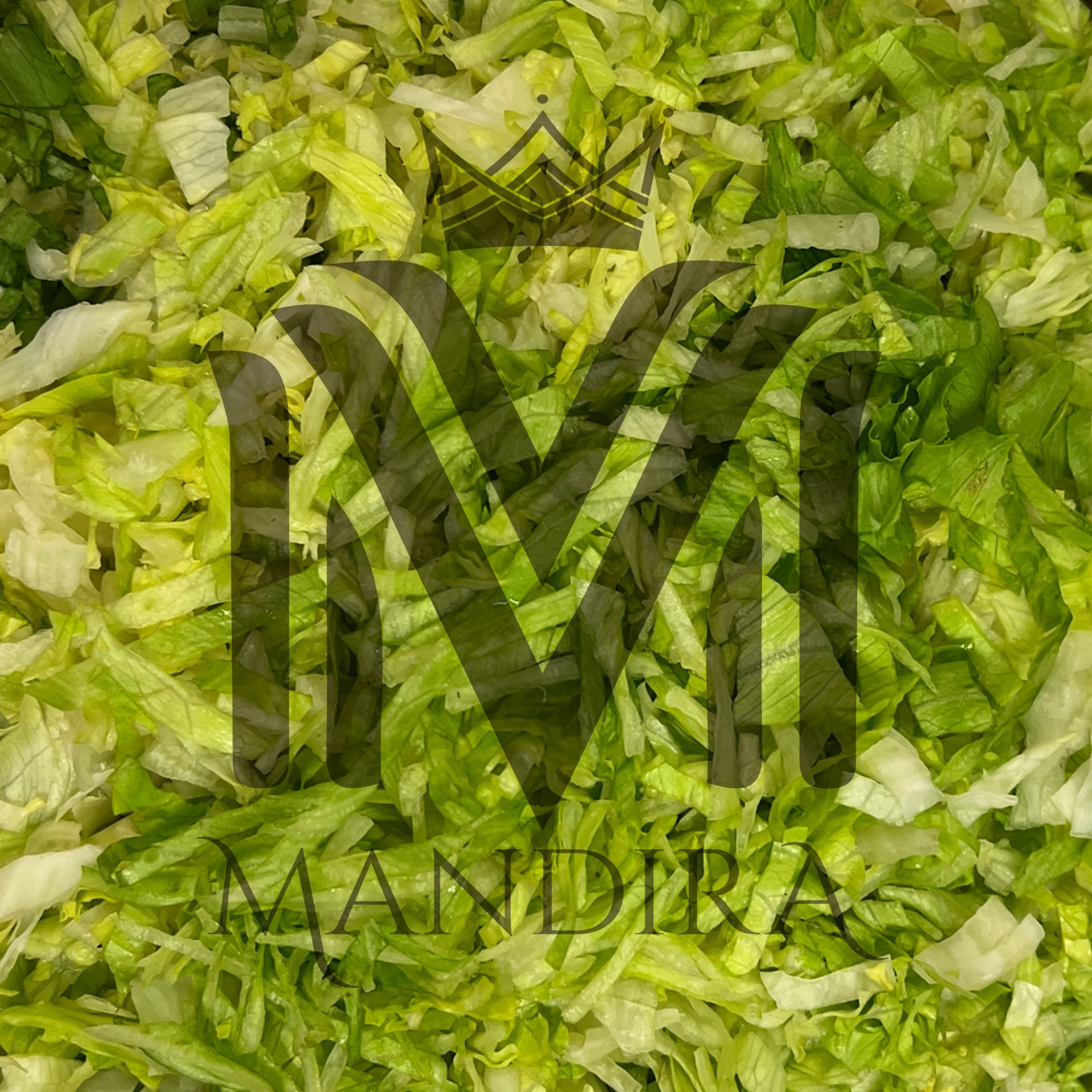 Een stapeltje gesneden sla met het woord mandir erop.