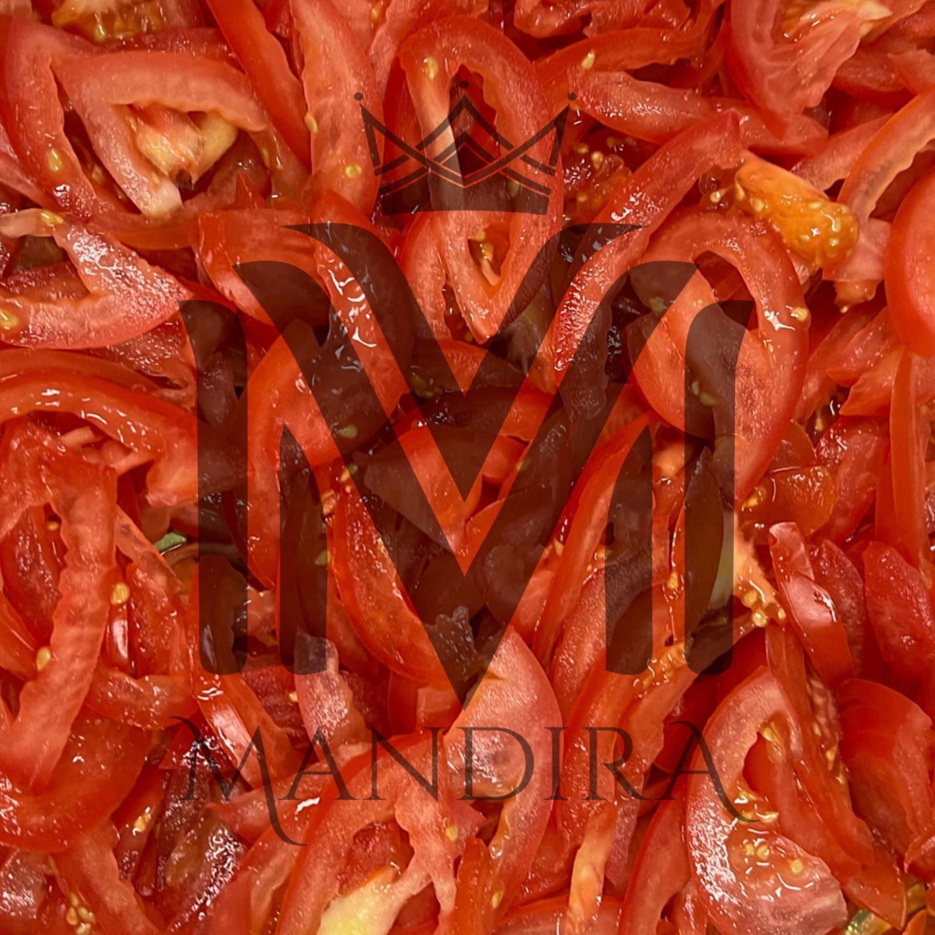 Een stapel gesneden tomaten met de letter m zichtbaar