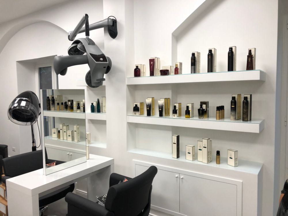Arredo locale per parrucchieri