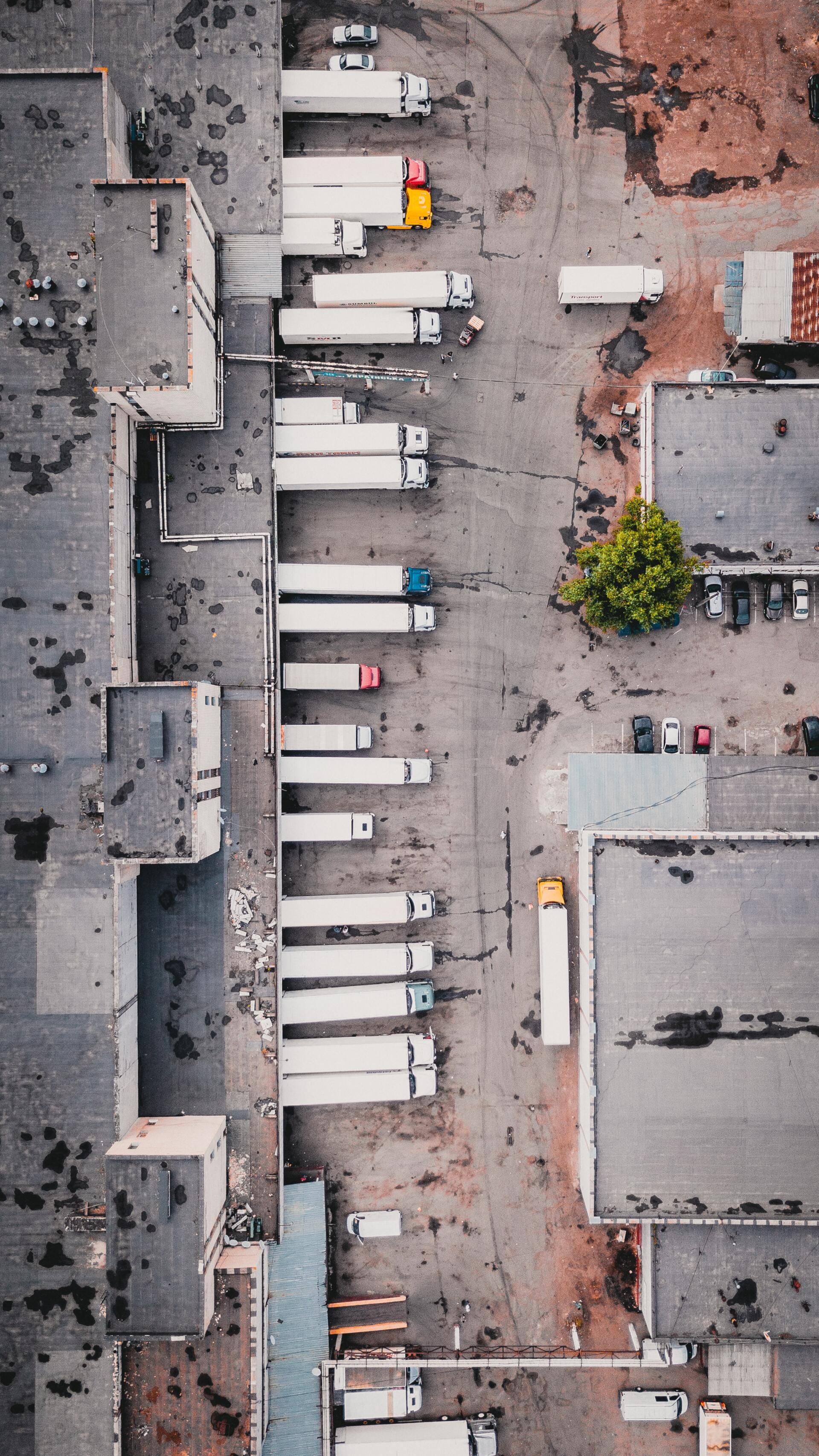 trucks waiting to ship freight for small business