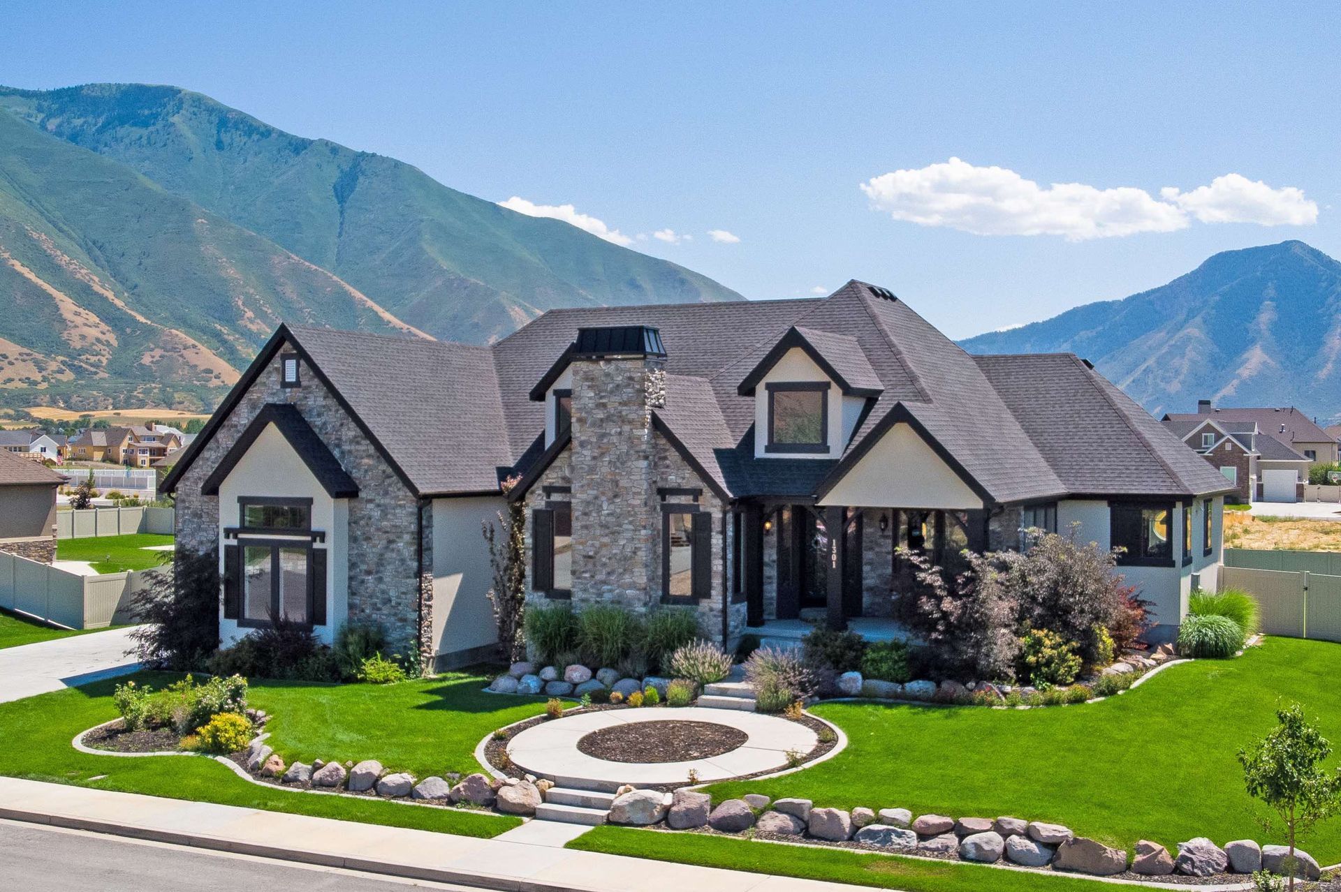 One of Lynaes first homebuilds, a beautiful home in Mapleton Utah.