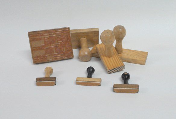 Carimbos de Madeira e com Cabo de Diversos Tamanhos - Carimbos Líder