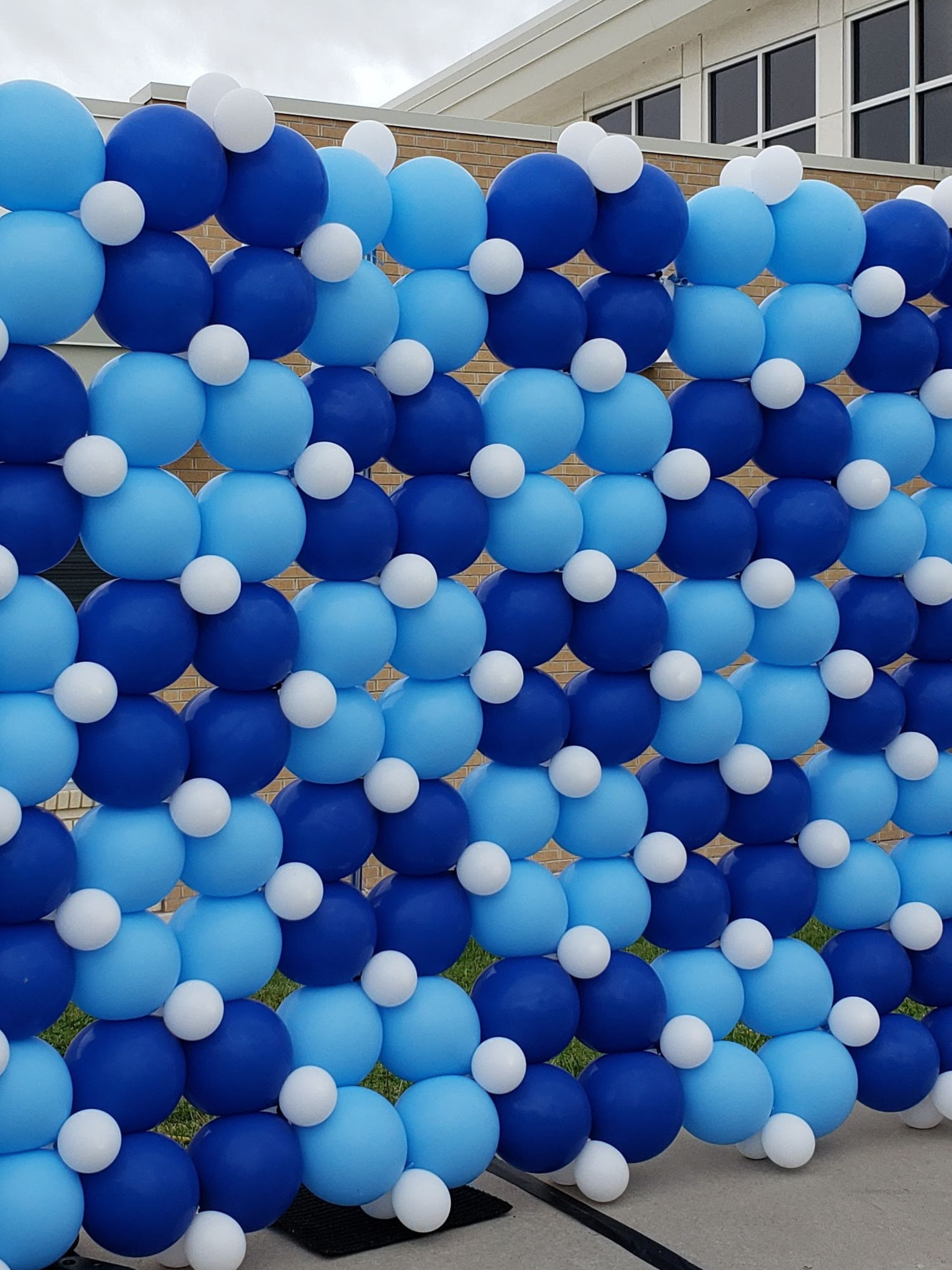 Check pattern balloon wall