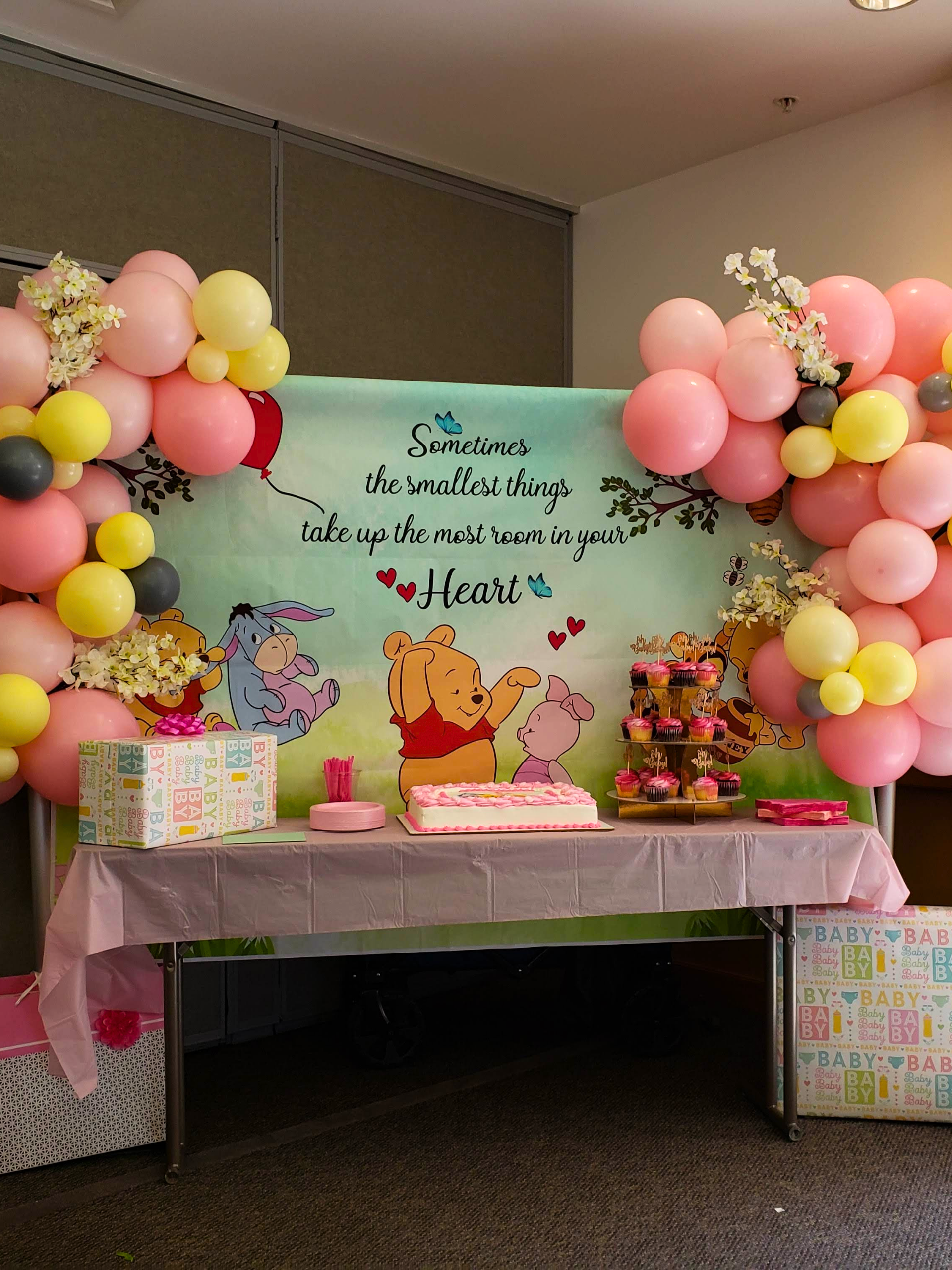 Backdrop with organic balloon garland
