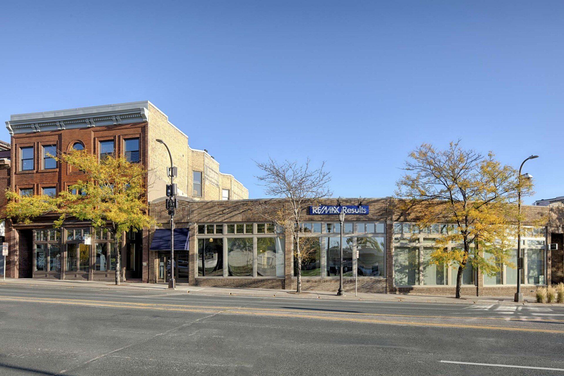 Hennepin Curve - Exterior