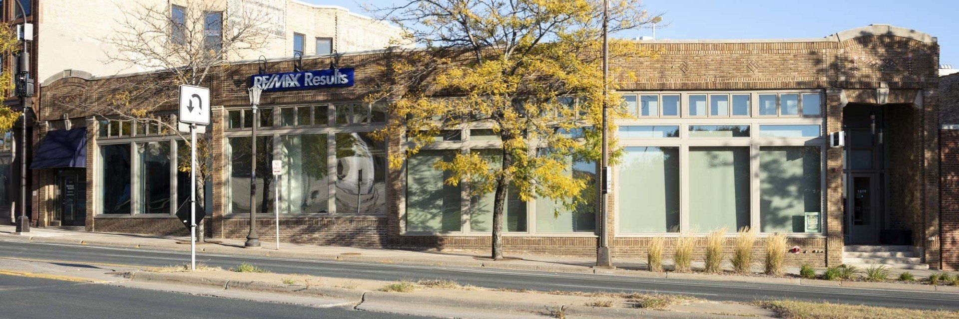 Hennepin Curve - Exterior