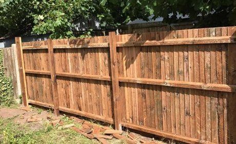 Close board fencing
