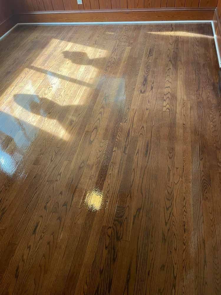 A room with a wooden floor and a window.