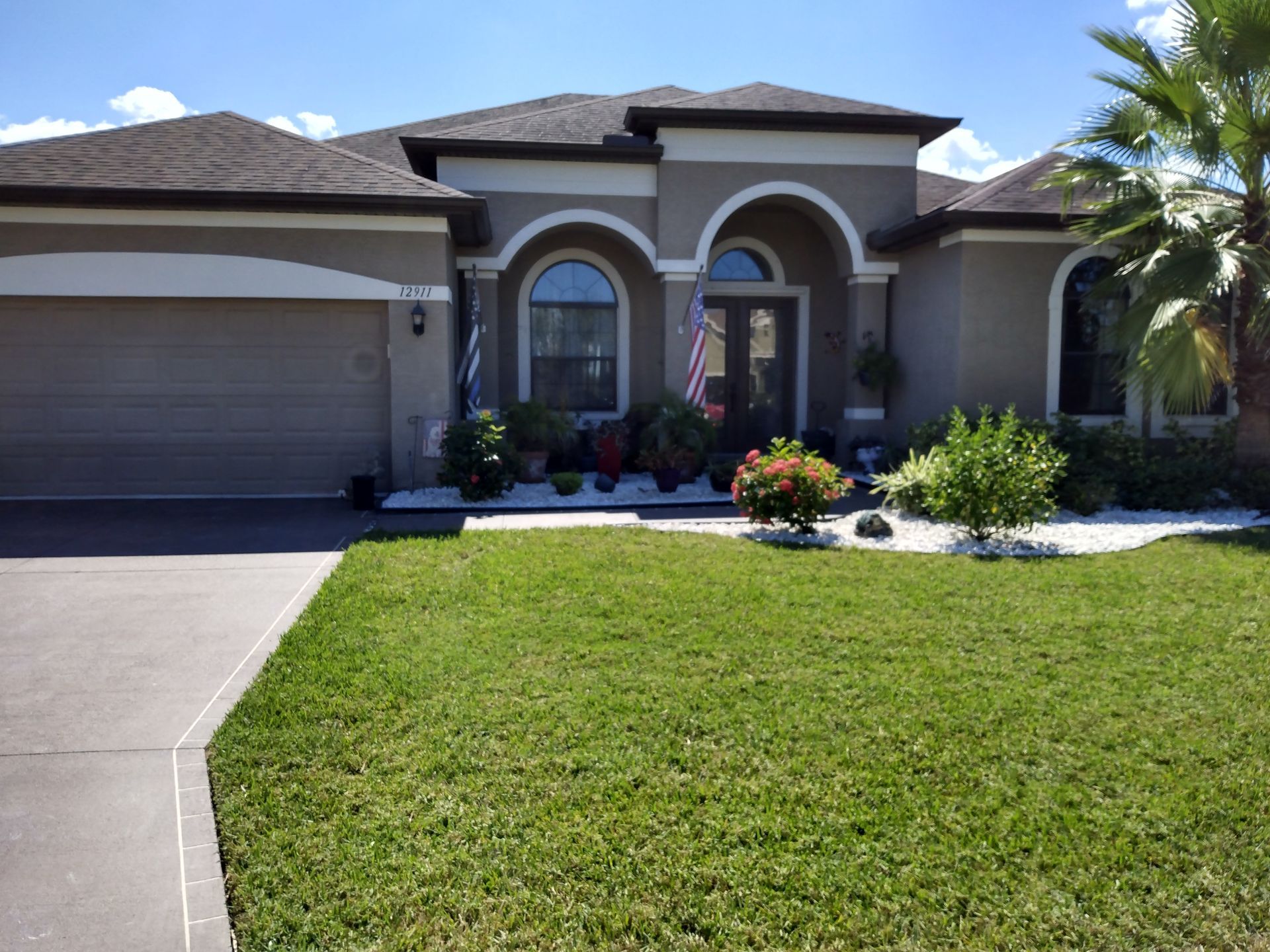 Decorative paver patterns for walkways