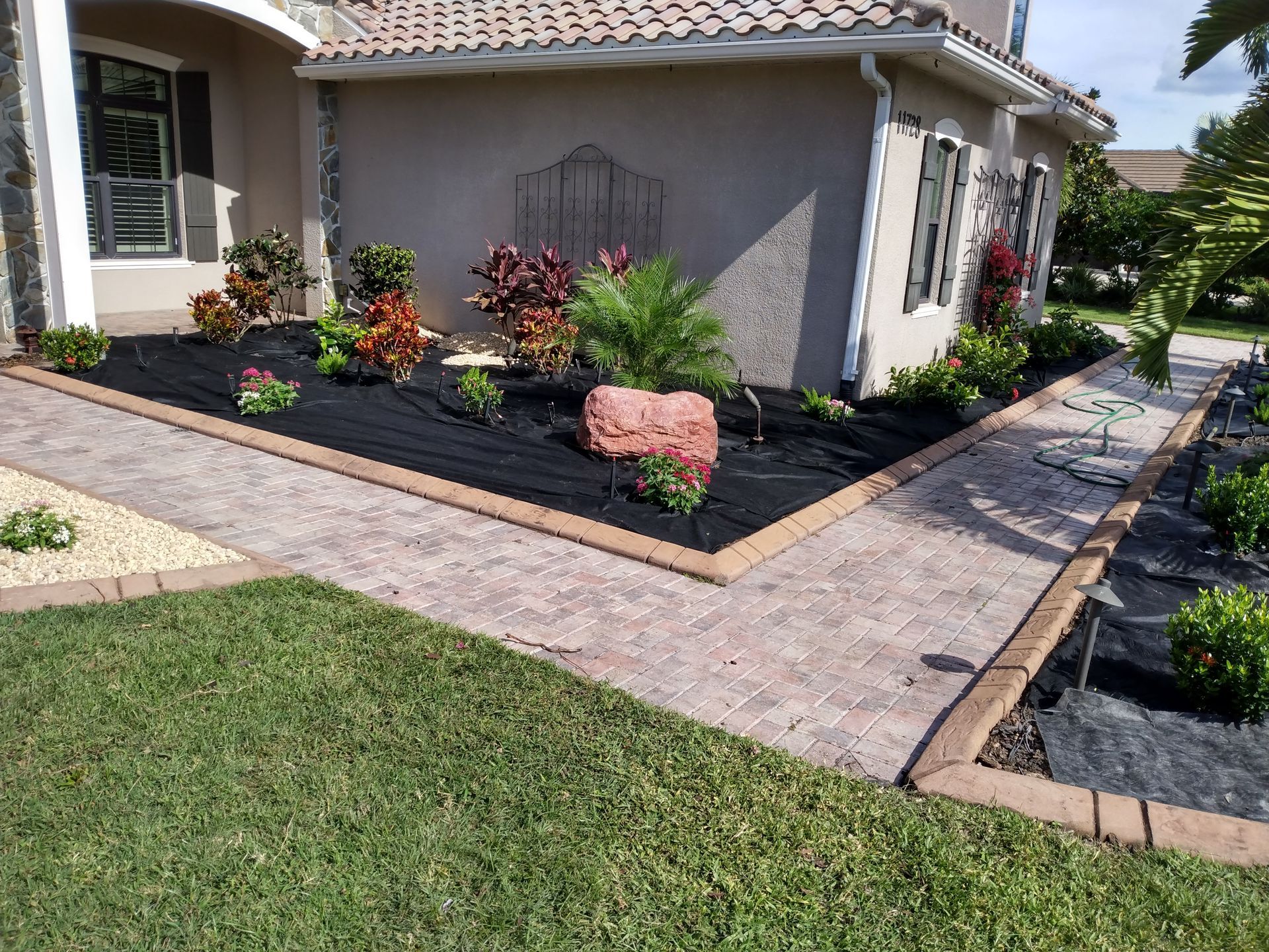 Landscape borders Bradenton driveway